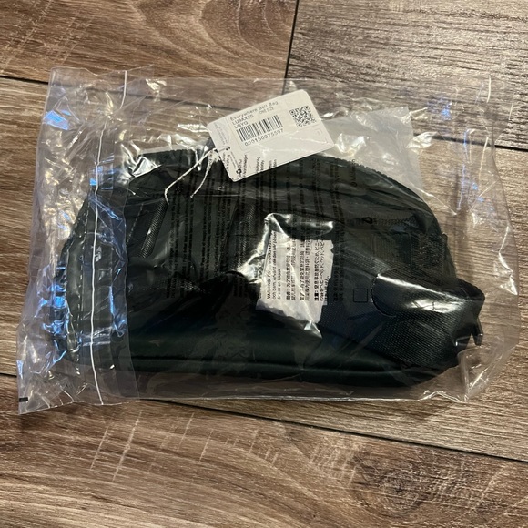 NWT LULULEMON EVERYWHERE BELT BAG LEGACY GREEN - Picture 10 of 10